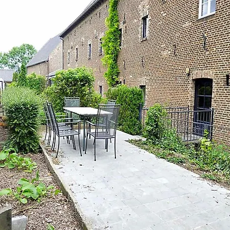 Modern Comfort In A Spot 3*
